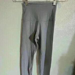 Tavi powder blue scalloped ankled leggings size S